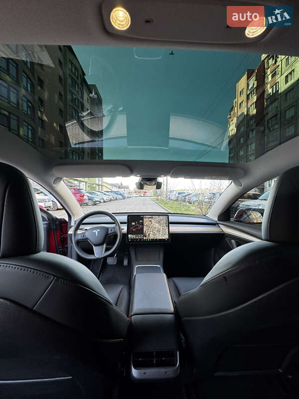 Седан Tesla Model 3 2021 в Львове