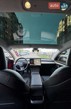 Седан Tesla Model 3 2021 в 