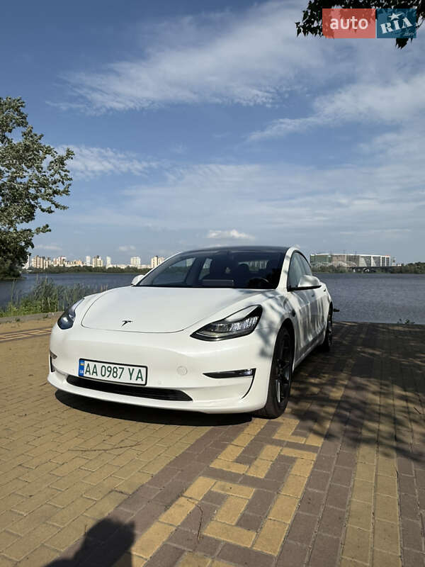 Седан Tesla Model 3 2019 в Киеве
