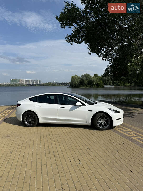 Седан Tesla Model 3 2019 в Киеве