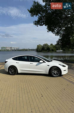 Седан Tesla Model 3 2019 в 