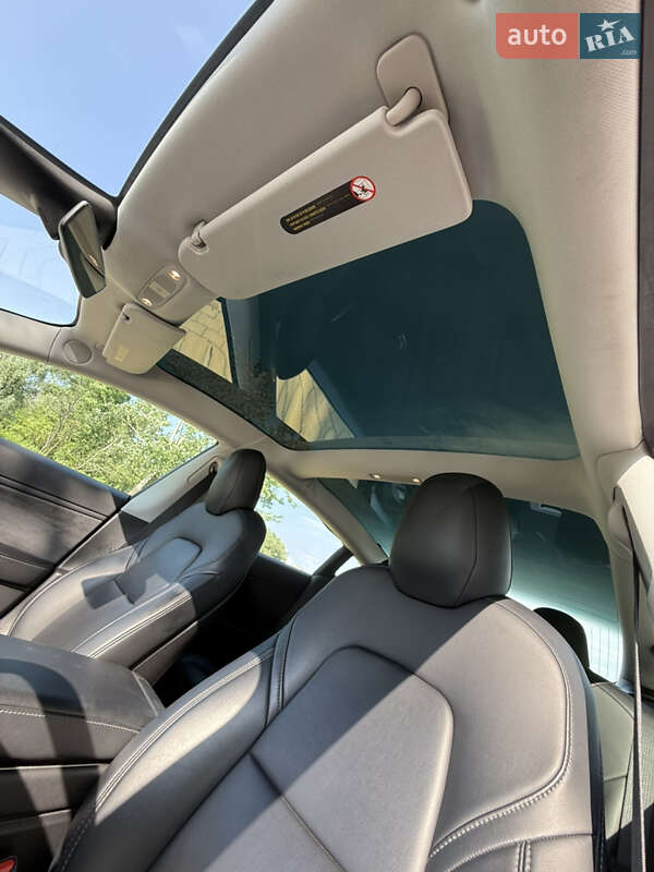 Седан Tesla Model 3 2019 в Киеве