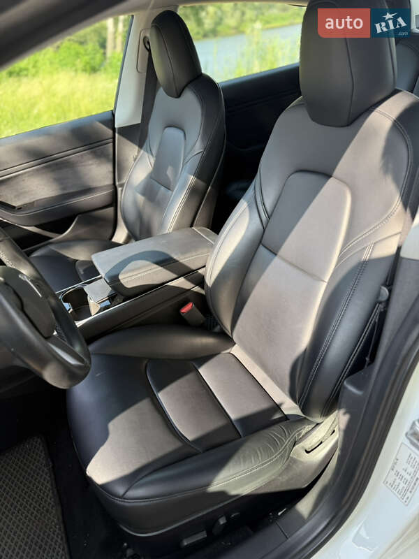 Седан Tesla Model 3 2019 в Киеве