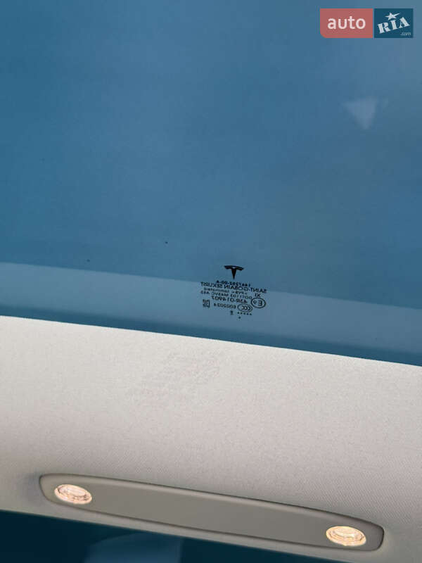 Седан Tesla Model 3 2019 в Киеве