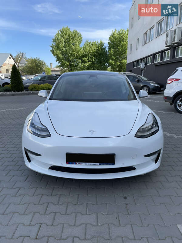 Седан Tesla Model 3 2019 в Черновцах
