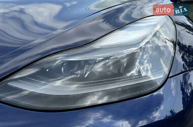 Седан Tesla Model 3 2022 в 