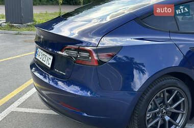 Седан Tesla Model 3 2022 в 