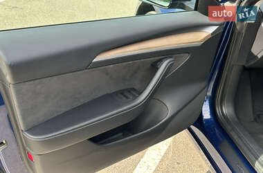 Седан Tesla Model 3 2022 в 