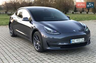Седан Tesla Model 3 2022 в 