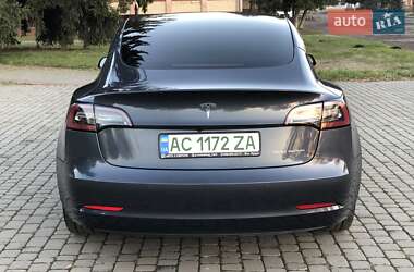 Седан Tesla Model 3 2022 в 