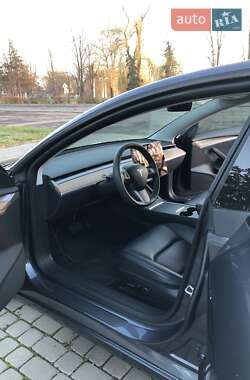 Седан Tesla Model 3 2022 в 
