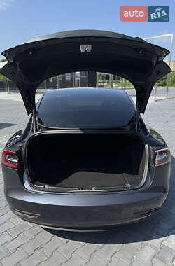 Седан Tesla Model 3 2022 в 