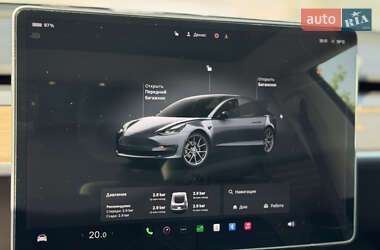 Седан Tesla Model 3 2022 в 