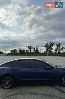 Седан Tesla Model 3 2021 в 