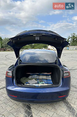Седан Tesla Model 3 2021 в 