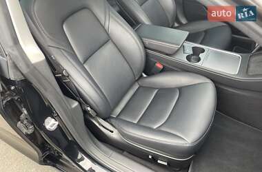 Седан Tesla Model 3 2023 в 