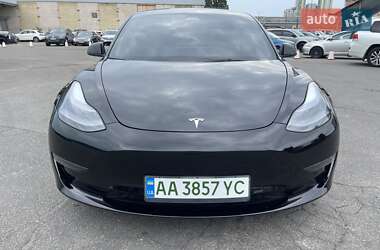 Седан Tesla Model 3 2023 в 