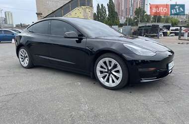 Седан Tesla Model 3 2023 в 