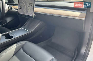 Седан Tesla Model 3 2021 в 