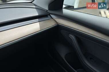 Седан Tesla Model 3 2021 в 