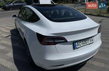 Седан Tesla Model 3 2021 в 