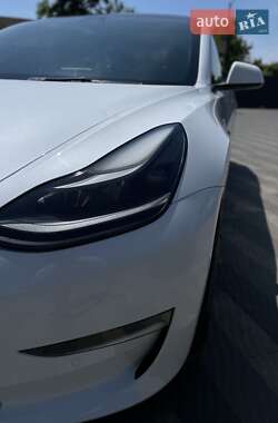 Седан Tesla Model 3 2021 в 