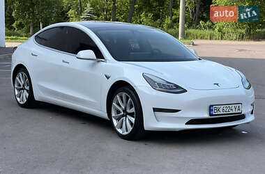 Седан Tesla Model 3 2019 в 