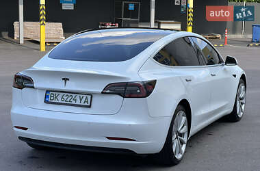 Седан Tesla Model 3 2019 в 