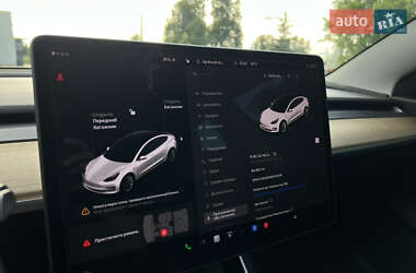 Седан Tesla Model 3 2019 в 