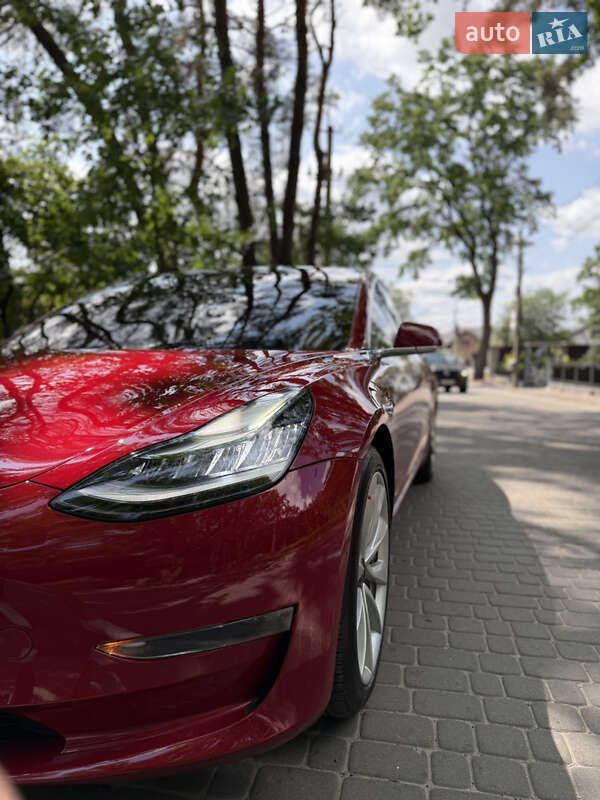 Седан Tesla Model 3 2018 в Львове