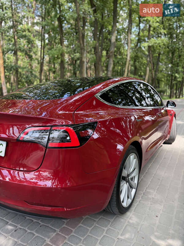 Седан Tesla Model 3 2018 в Львове