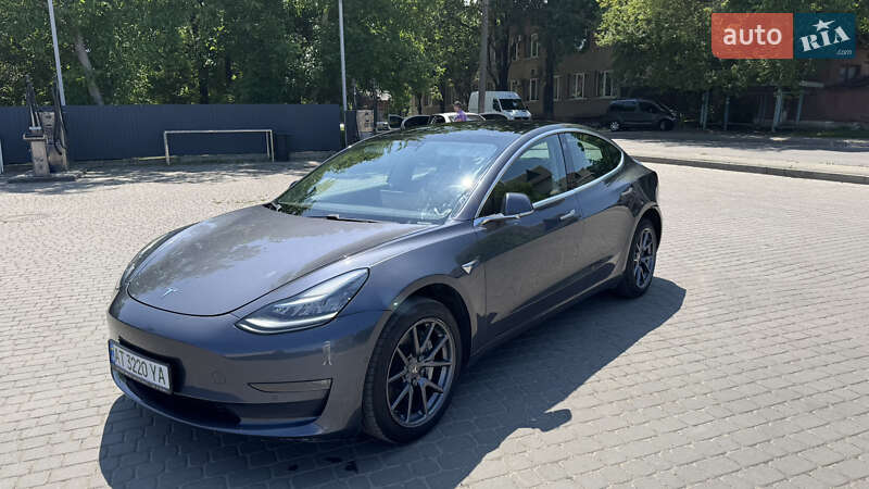 Седан Tesla Model 3 2020 в 