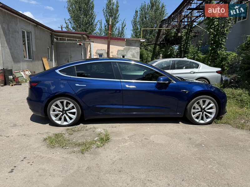 Седан Tesla Model 3 2018 в Одесі
