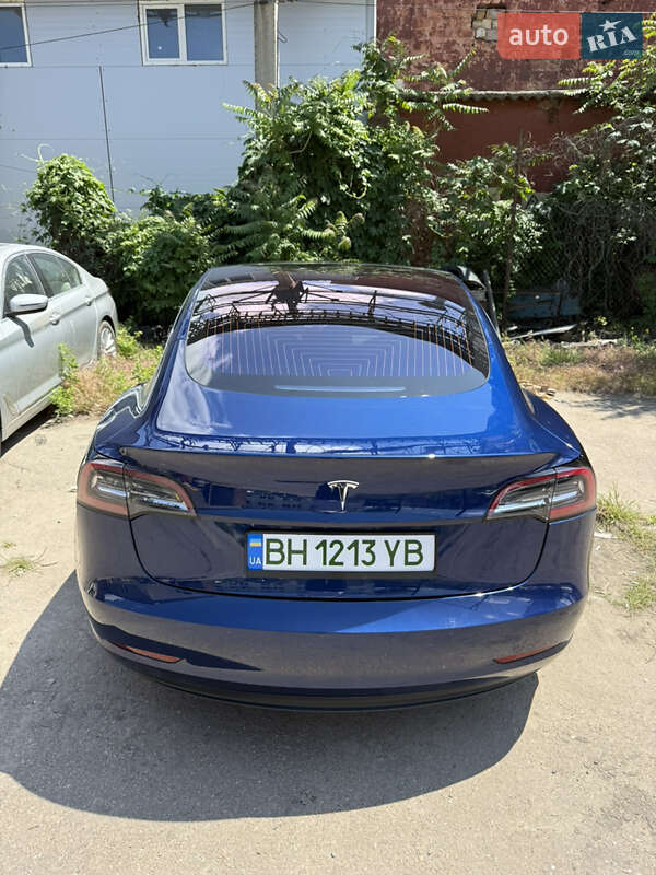 Седан Tesla Model 3 2018 в Одесі