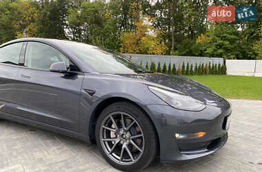 Седан Tesla Model 3 2022 в 
