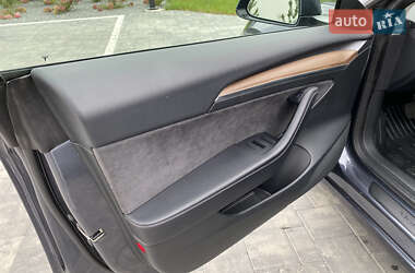 Седан Tesla Model 3 2022 в 