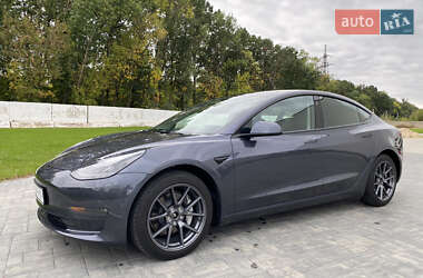 Седан Tesla Model 3 2022 в 