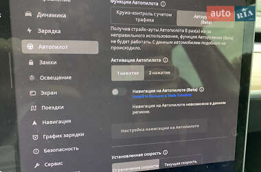 Седан Tesla Model 3 2022 в 