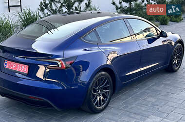 Седан Tesla Model 3 2024 в 