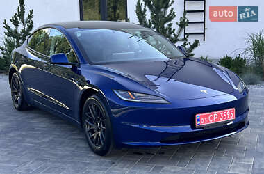 Седан Tesla Model 3 2024 в 