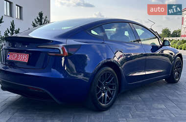 Седан Tesla Model 3 2024 в 