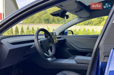 Седан Tesla Model 3 2024 в 