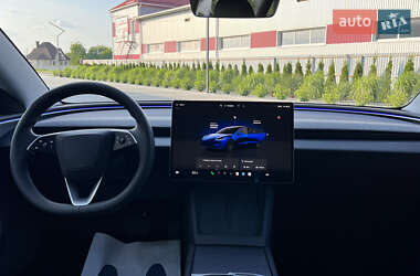 Седан Tesla Model 3 2024 в 