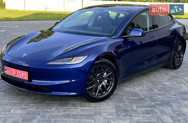 Седан Tesla Model 3 2024 в 