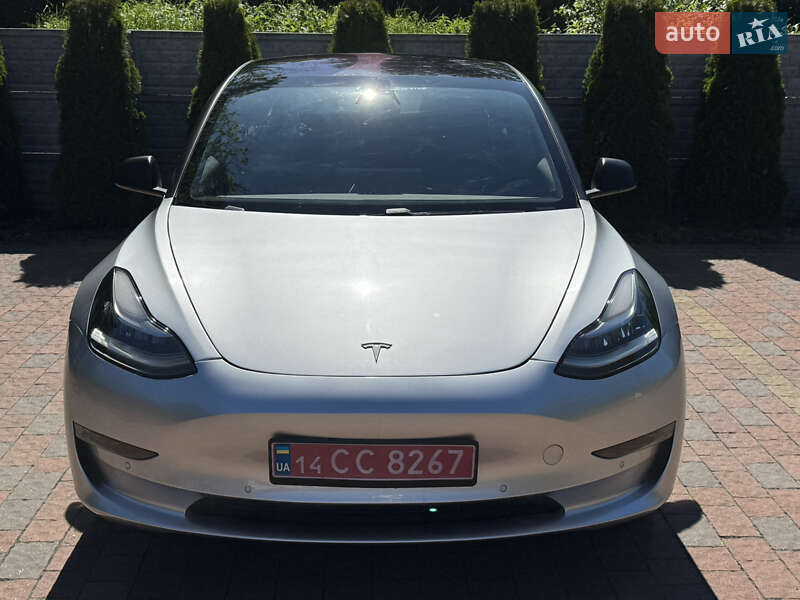 Седан Tesla Model 3 2018 в Львові