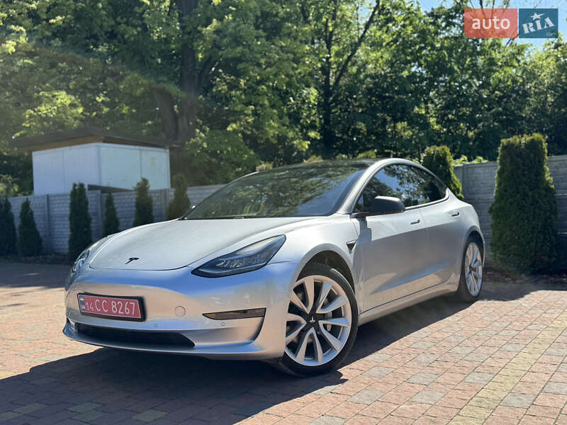Седан Tesla Model 3 2018 в Львові