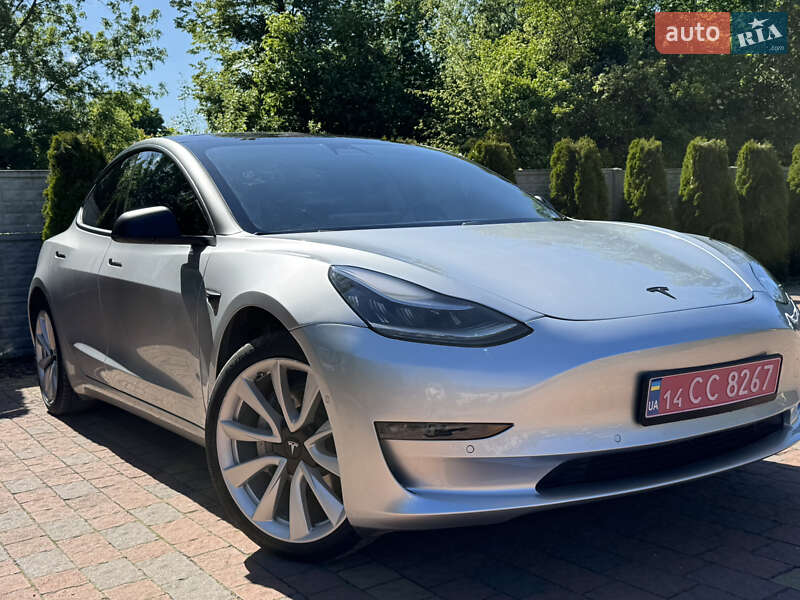 Седан Tesla Model 3 2018 в Львові
