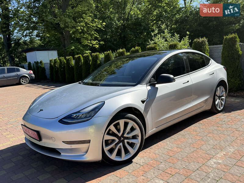 Седан Tesla Model 3 2018 в Львові