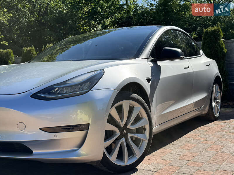 Седан Tesla Model 3 2018 в Львові