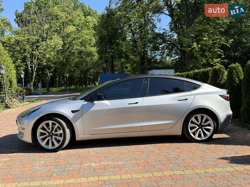 Седан Tesla Model 3 2018 в Львові